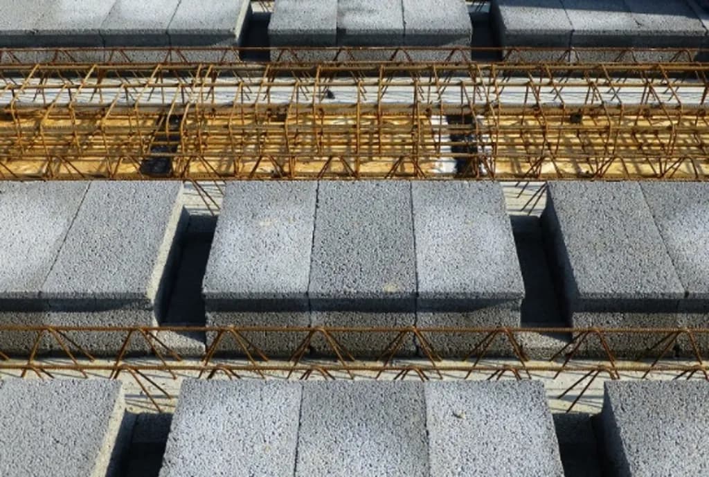 Czy wylewka wzmacnia strop? Kluczowe czynniki i porady budowlane