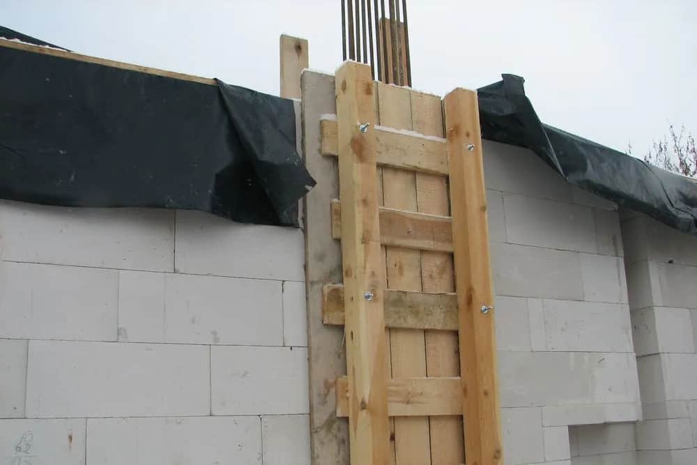 Jak zabezpieczyć strop na zimę, aby uniknąć kosztownych uszkodzeń