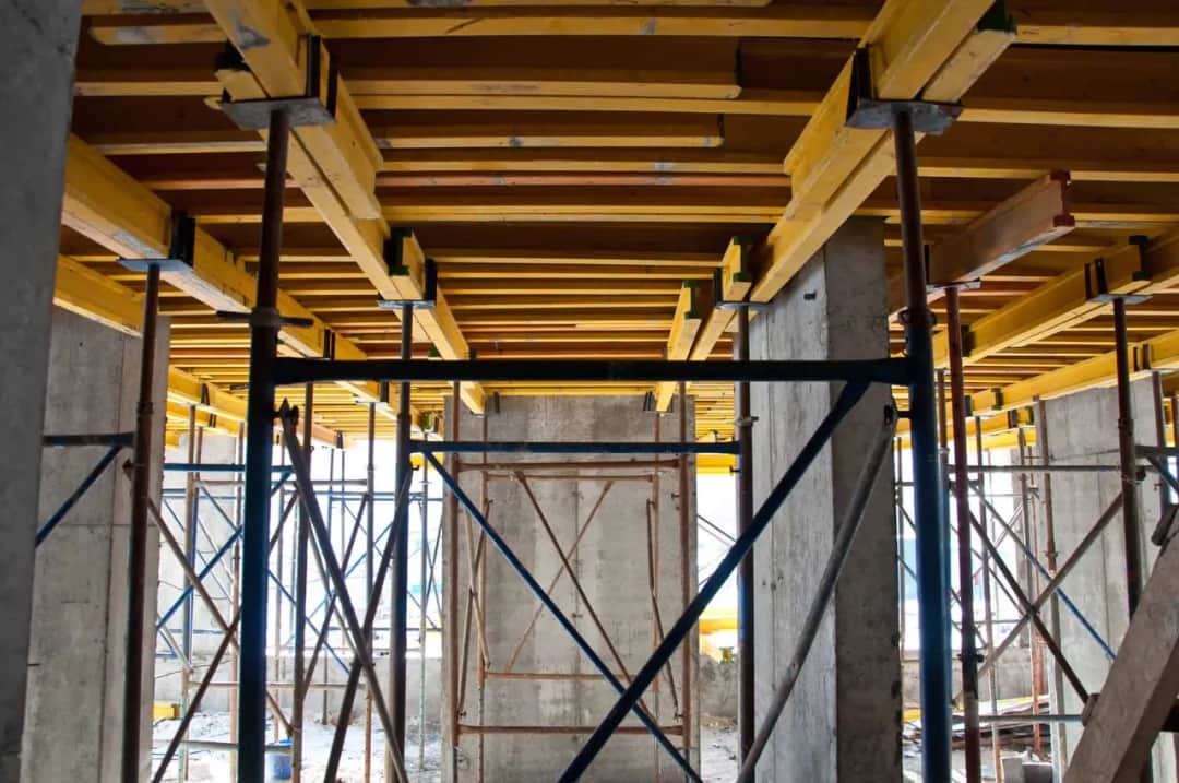 Jak zaszalować strop: uniknij najczęstszych błędów w budowie