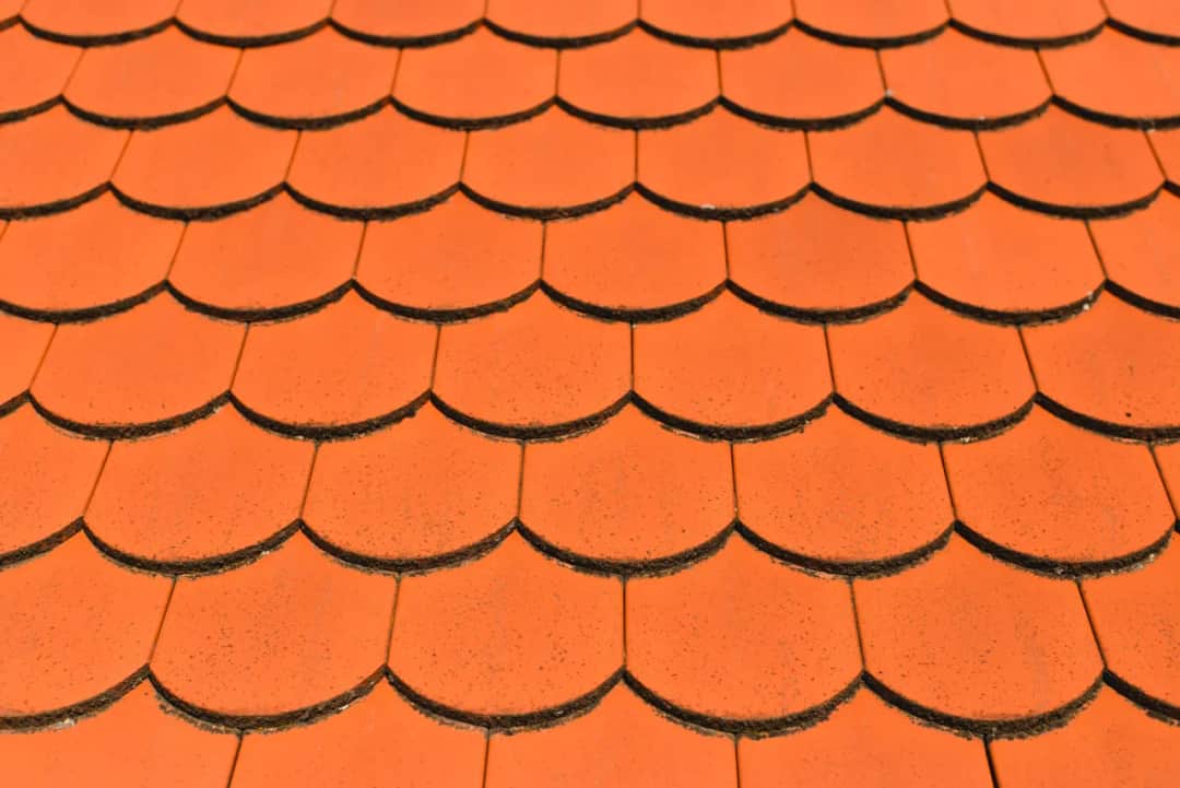 Ile dachówek karpiówek potrzebujesz na m2? Sprawdź szczegóły i uniknij błędów