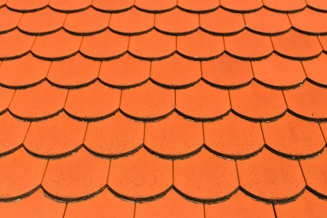 Ile dachówek karpiówek potrzebujesz na m2? Sprawdź szczegóły i uniknij błędów