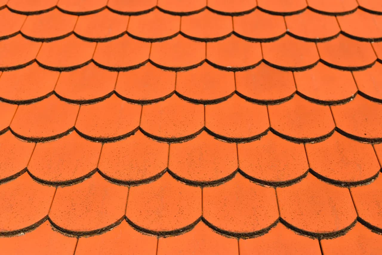 Ile dachówek karpiówek potrzebujesz na m2? Sprawdź szczegóły i uniknij błędów
