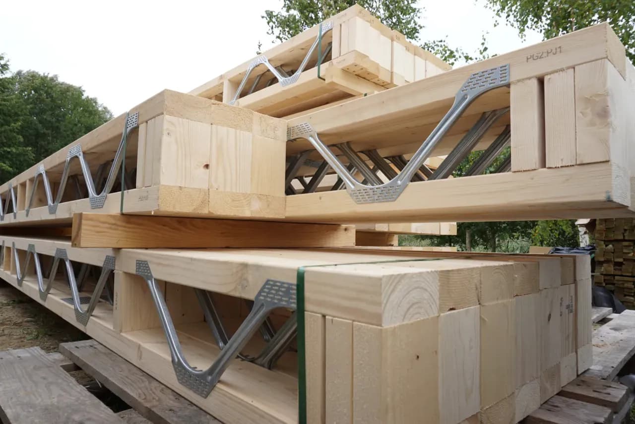 Jakie belki na strop drewniany 8m zapewnią bezpieczeństwo i trwałość