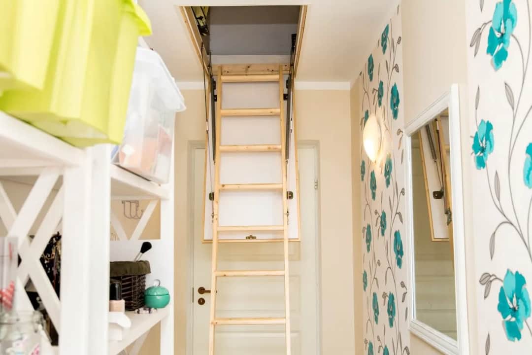 Jak zamontować schody na strych - proste kroki i najważniejsze wskazówki