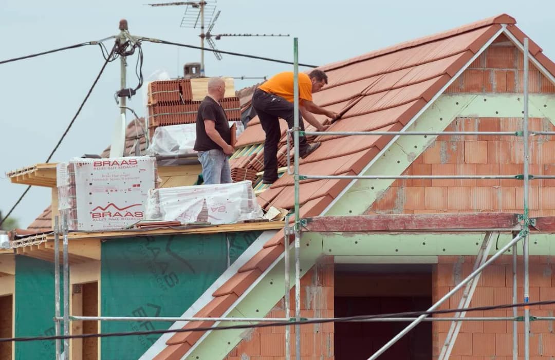 Jak deskować dach: uniknij najczęstszych błędów i oszczędź na materiałach