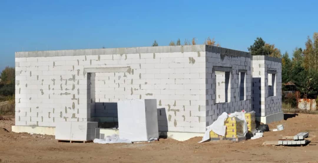 Ile kosztuje wylanie stropu? Sprawdź ceny i ukryte wydatki