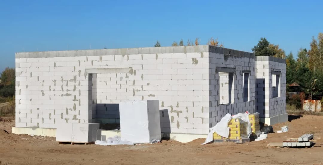 Ile kosztuje wylanie stropu? Sprawdź ceny i ukryte wydatki