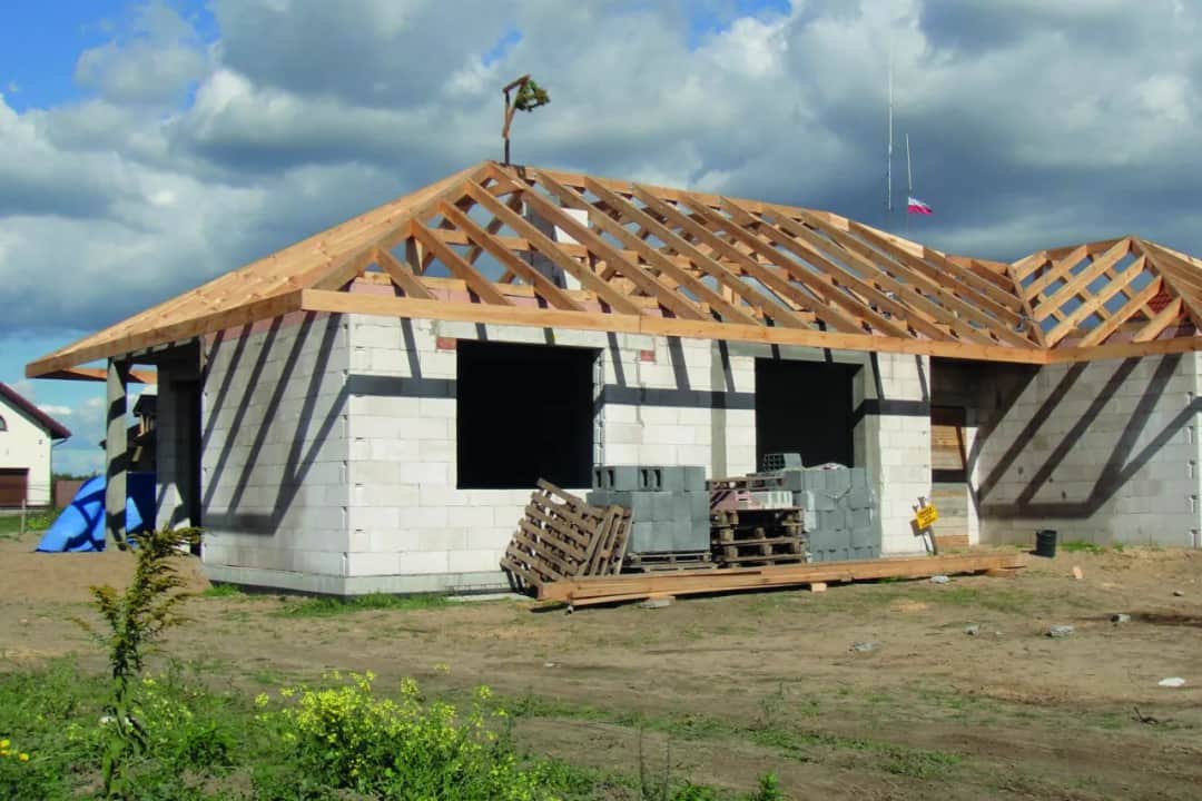 Jakie krokwie pod dachówkę: Wybierz najlepsze dla swojej konstrukcji