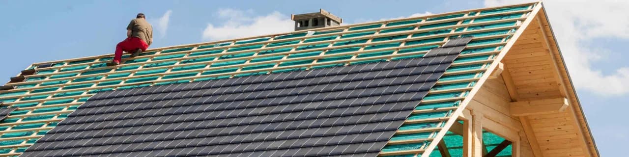 Ile kosztuje metr dachu? Ceny i czynniki wpływające na koszt